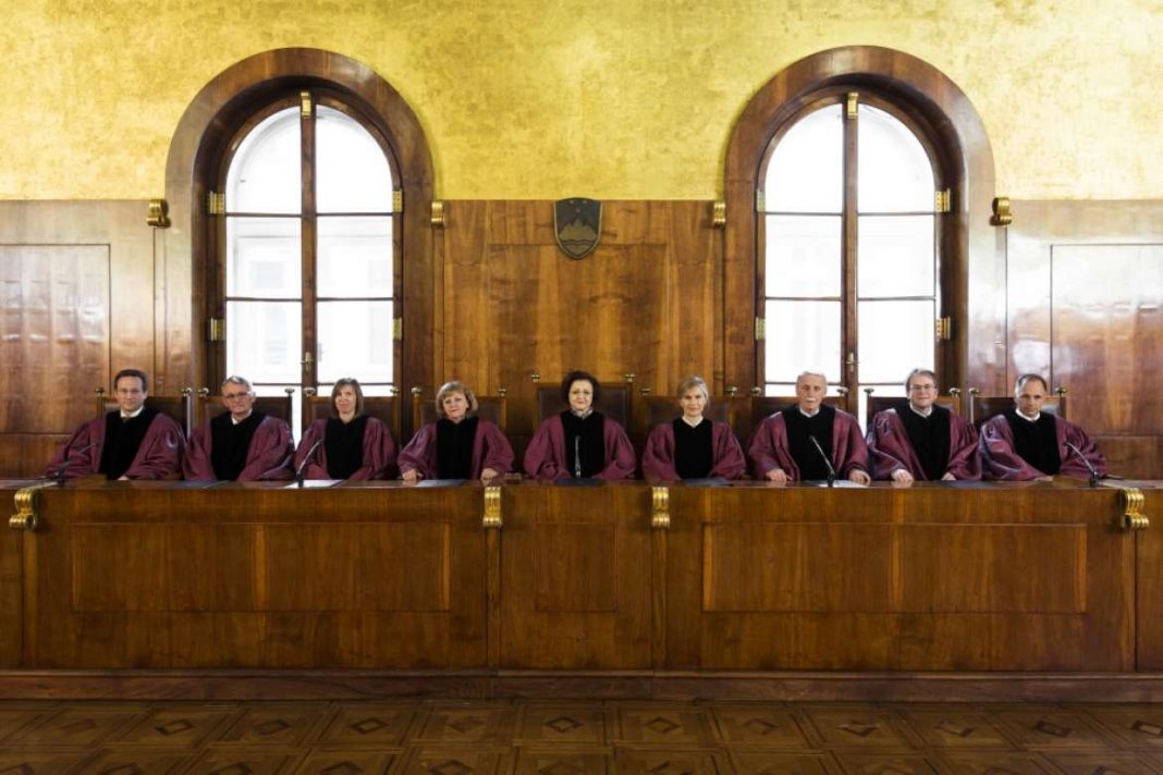 Curtea Constituţională a Sloveniei declară neconstituțională obligativitatea vaccinării angajaților din sectorul public Curtea Constituţională a Sloveniei declară neconstituțională obligativitatea vaccinării angajaților din sectorul public