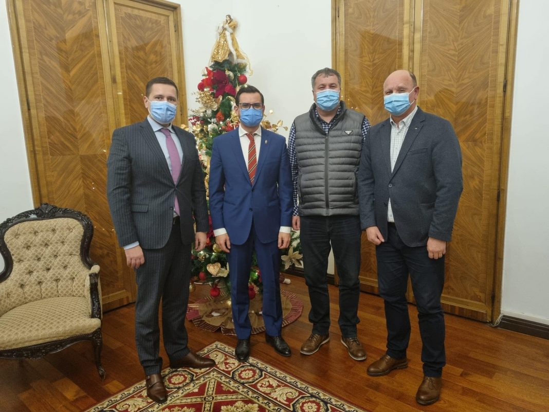 Corneliu Ștefan, șeful CJ Dâmbovița: Din prima lună a anului viitor, programul de succes „Tomata” va fi reluat și se va redeschide Camera de Comerț „Unirea” Corneliu Ștefan, șeful CJ Dâmbovița: Din prima lună a anului viitor, programul de succes „Tomata” va fi reluat și se va redeschide Camera de Comerț „Unirea”