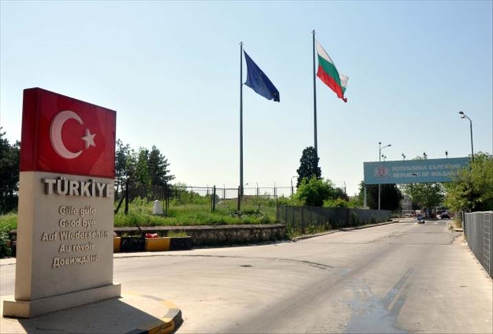 Bulgarii au luat cu asalt Turcia pentru chilipiruri după prăbușirea lirei Bulgarii au luat cu asalt Turcia pentru chilipiruri după prăbușirea lirei