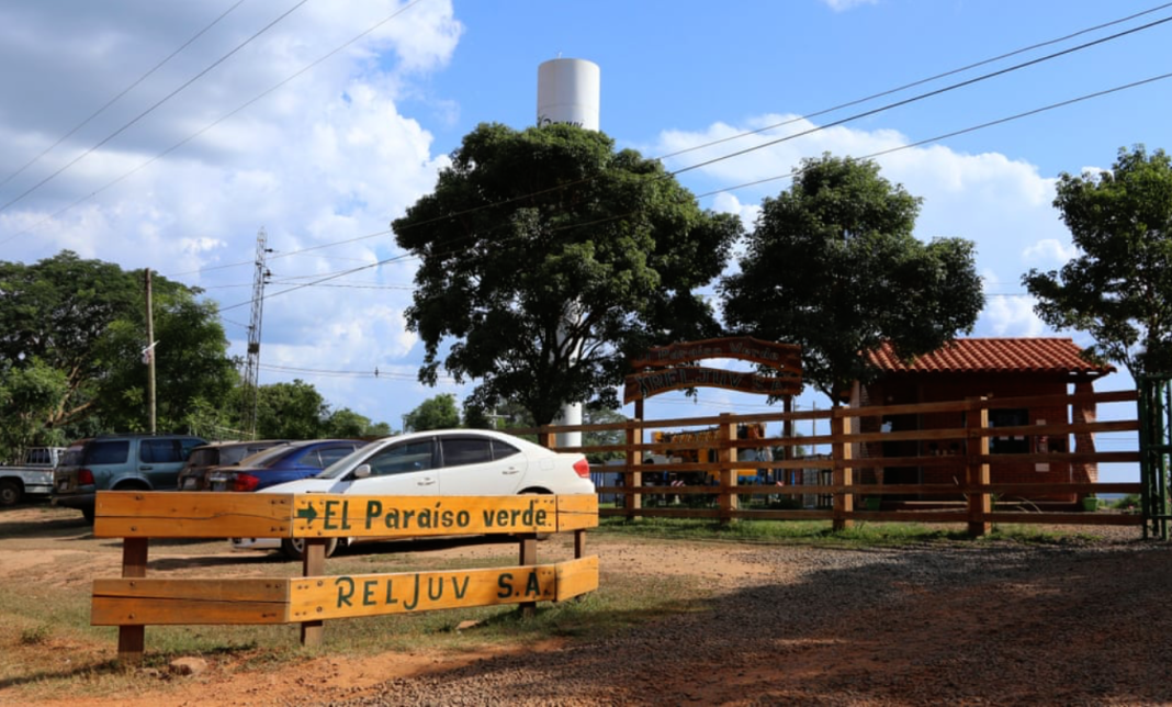 Sute de antivacciniști austrieci, nemți și elvețieni au emigrat în Paraguay unde construiesc ”Paradisul Verde”: Refugiu în fața „tendințelor socialiste din economie și politică”și a „rețelelor 5G, a dârelor chimice (chemtrails), a mandatelor de vaccinare” Sute de antivacciniști austrieci, nemți și elvețieni au emigrat în Paraguay unde construiesc ”Paradisul Verde”: Refugiu în fața „tendințelor socialiste din economie și politică”și a „rețelelor 5G, a dârelor chimice (chemtrails), a mandatelor de vaccinare”
