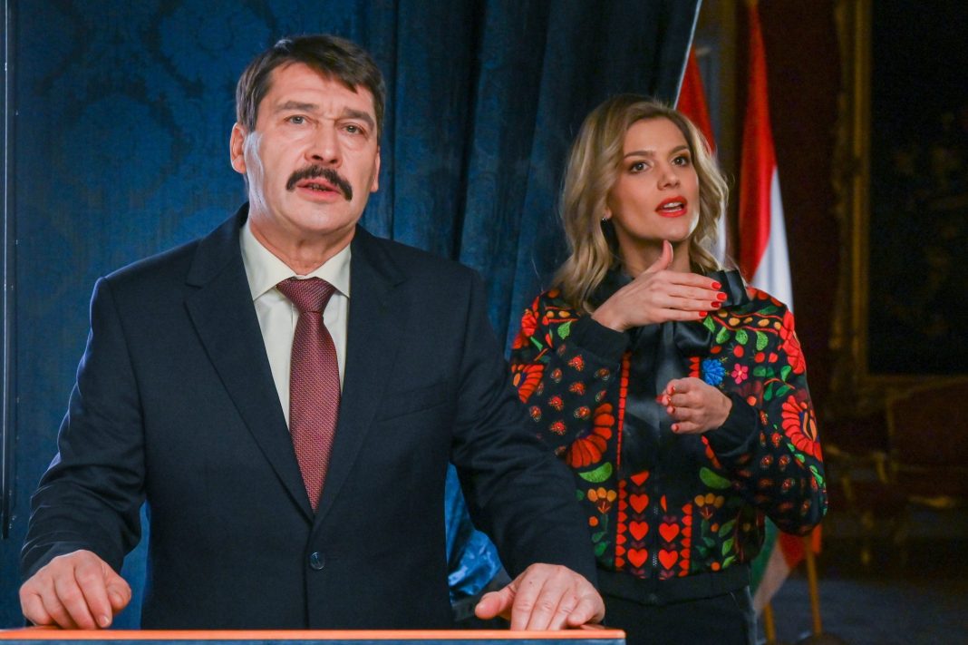 Președintele ungar de Anul Nou, cu un citat: Ne putem trăi viaţa ca o piesă de şah, dirijată de forţe externe sau putem lua frâiele în mâinile noastre Președintele ungar de Anul Nou, cu un citat: Ne putem trăi viaţa ca o piesă de şah, dirijată de forţe externe sau putem lua frâiele în mâinile noastre