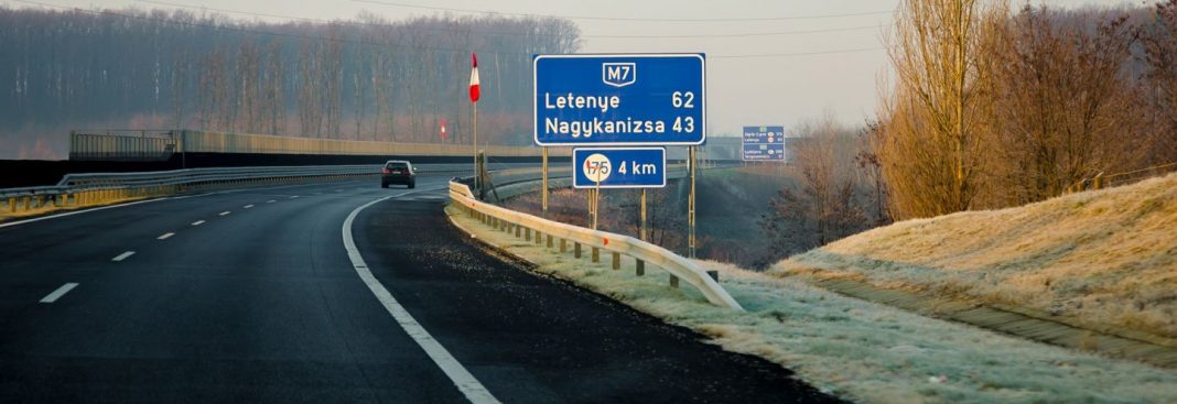 Ungurii vor să dezvolte si mai mult rețelele de drumuri: În timp ce în 2010 doar 3 autostrăzi ajungeau la frontieră, astăzi sunt 10 Ungurii vor să dezvolte si mai mult rețelele de drumuri: În timp ce în 2010 doar 3 autostrăzi ajungeau la frontieră, astăzi sunt 10
