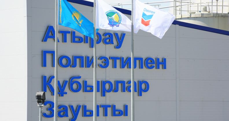 În Kazahstan urmează bătălia pe resursele energetice: 90% din exporturile kazahe reprezintă resurse energetice, petrol și gaze naturale – aproape toate depind de capitalul occidental și aparțin capitalului occidental – adică cele mai mari companii energetice americane şi europene În Kazahstan urmează bătălia pe resursele energetice: 90% din exporturile kazahe reprezintă resurse energetice, petrol și gaze naturale – aproape toate depind de capitalul occidental și aparțin capitalului occidental – adică cele mai mari companii energetice americane şi europene