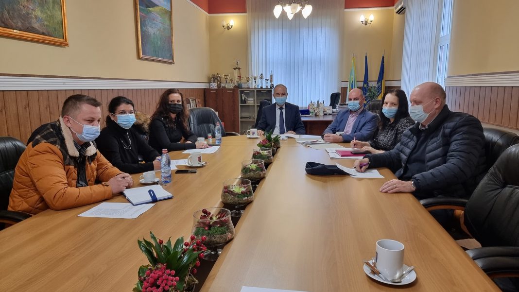 CJ Hunedoara cere Guvernului adoptarea unei Ordonanțe de Urgență care să permită autorităților locale acordarea de compensații pentru traseele nerentabile pentru operatorii de transport persoane CJ Hunedoara cere Guvernului adoptarea unei Ordonanțe de Urgență care să permită autorităților locale acordarea de compensații pentru traseele nerentabile pentru operatorii de transport persoane