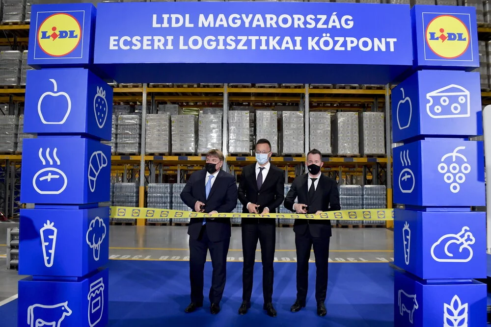 Efectul plafonării prețurilor produselor de bază în Ungaria: Un lanț de magazine face reduceri suplimentare Efectul plafonării prețurilor produselor de bază în Ungaria: Un lanț de magazine face reduceri suplimentare