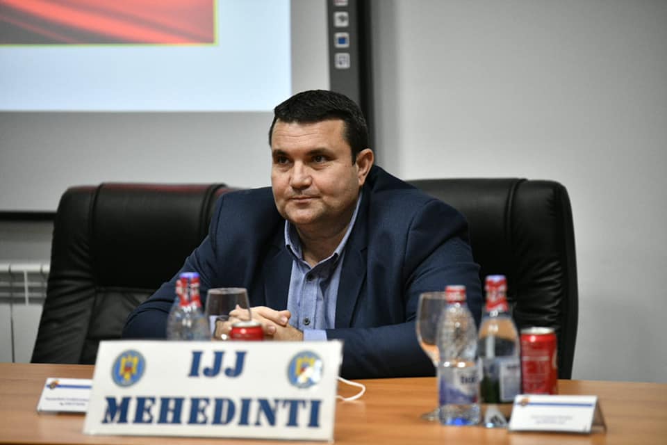 Bilanț la Jandarmeria Mehedinți/ Ionică Negru, vicepreședinte CJ: Vă îndemn să vă îndepliniți în continuare misiunile cu profesionalism și să vă bucurați de încrederea cetățenilor în slujba cărora ne-am pus cu toții! Bilanț la Jandarmeria Mehedinți/ Ionică Negru, vicepreședinte CJ: Vă îndemn să vă îndepliniți în continuare misiunile cu profesionalism și să vă bucurați de încrederea cetățenilor în slujba cărora ne-am pus cu toții!
