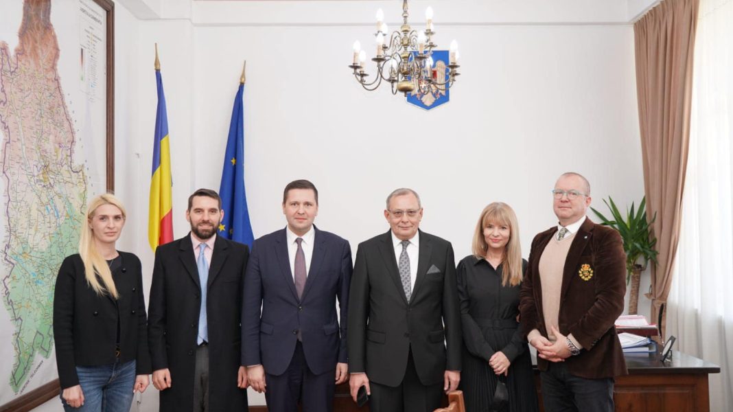 Principele Nicolae la Zilele Culturii Naționale organizate de CJ Dâmbovița/Corneliu Ștefan: Îl felicit pentru că a ales să lanseze și la Târgoviște volumul „Bunicul meu, Regele Mihai” Principele Nicolae la Zilele Culturii Naționale organizate de CJ Dâmbovița/Corneliu Ștefan: Îl felicit pentru că a ales să lanseze și la Târgoviște volumul „Bunicul meu, Regele Mihai”