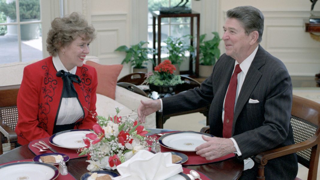 Fiica lui Ronald Reagan: Tatăl meu Ronald Reagan ar fi plâns America. Statele Unite se află într-o „mlăștină de furie” și într-un „cerc vicios al violenței” Fiica lui Ronald Reagan: Tatăl meu Ronald Reagan ar fi plâns America. Statele Unite se află într-o „mlăștină de furie” și într-un „cerc vicios al violenței”