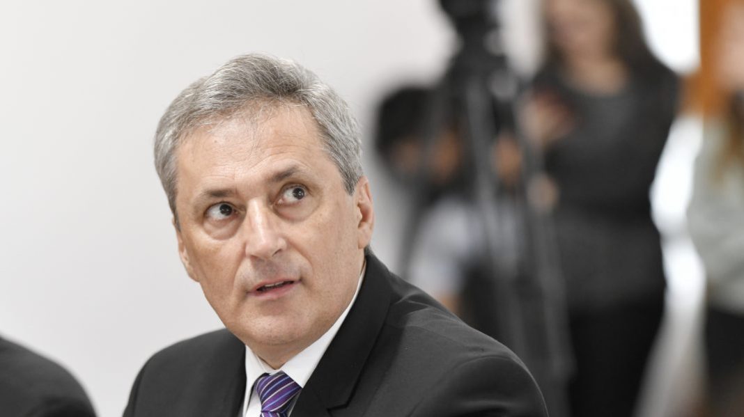 Marcel Vela: Altfel…până la haos va mai fi doar un pas Marcel Vela: Altfel…până la haos va mai fi doar un pas