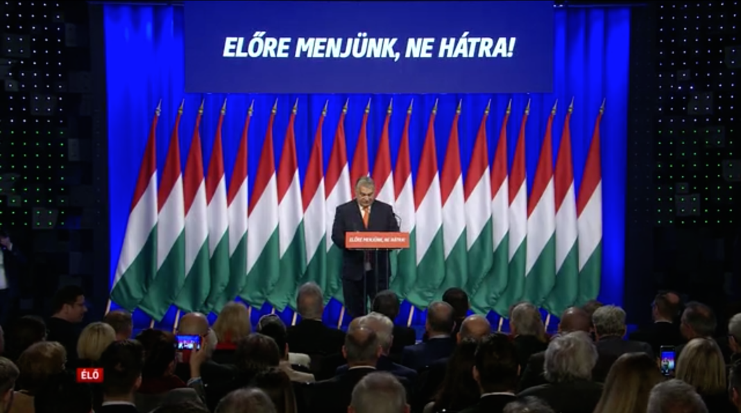 Viktor Orbán, dezlănțuit împotriva Opoziției în discursul despre starea națiunii: A a început scutirea de taxe pentru cei cu vârste sub 25 de ani, a început rambursarea impozitelor achitate de familii, iar cea de-a 13-a pensie va sosi în zilele ce urmează. În 2022, salariul minim va creşte cu 20%, iar impozitele pe muncă vor scădea cu 4% Viktor Orbán, dezlănțuit împotriva Opoziției în discursul despre starea națiunii: A a început scutirea de taxe pentru cei cu vârste sub 25 de ani, a început rambursarea impozitelor achitate de familii, iar cea de-a 13-a pensie va sosi în zilele ce urmează. În 2022, salariul minim va creşte cu 20%, iar impozitele pe muncă vor scădea cu 4%