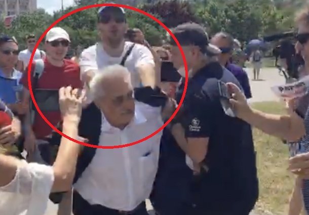 „Când Bacalbașa era împins, nimeni nu protesta. Când urlau în piețe, înjurau, îmbrânceau, dădeau boxe la maxim, etc, era bine, că erau ”salvatorii” cei care agresau și agresau ”corupții” și era bine” „Când Bacalbașa era împins, nimeni nu protesta. Când urlau în piețe, înjurau, îmbrânceau, dădeau boxe la maxim, etc, era bine, că erau ”salvatorii” cei care agresau și agresau ”corupții” și era bine”