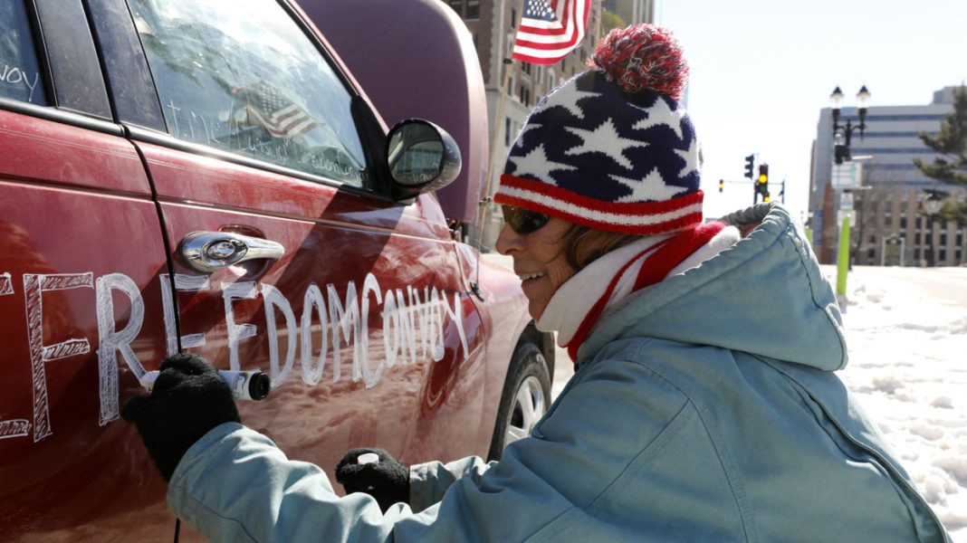 Camionagii vor să blocheze capitala americană cu ocazia discursului lui Biden privind Starea Națiunii: Vom înconjura DC ca un „șarpe boa gigant” Camionagii vor să blocheze capitala americană cu ocazia discursului lui Biden privind Starea Națiunii: Vom înconjura DC ca un „șarpe boa gigant”