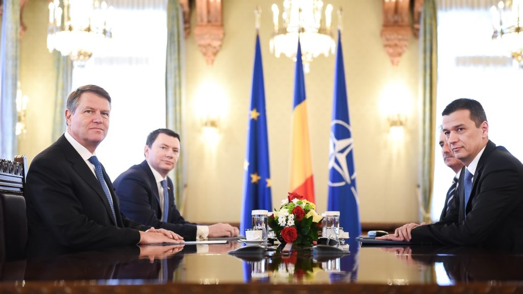 Consilierul lui Iohannis recunoaște eșecul politicii verzi a UE și ar vrea să fie amânată: Perpetuarea crizei energetice actuale poate genera riscul ca multe industrii europene să recurgă la relocări şi la dezvoltarea de noi capacităţi de producţie în afara Uniunii Consilierul lui Iohannis recunoaște eșecul politicii verzi a UE și ar vrea să fie amânată: Perpetuarea crizei energetice actuale poate genera riscul ca multe industrii europene să recurgă la relocări şi la dezvoltarea de noi capacităţi de producţie în afara Uniunii