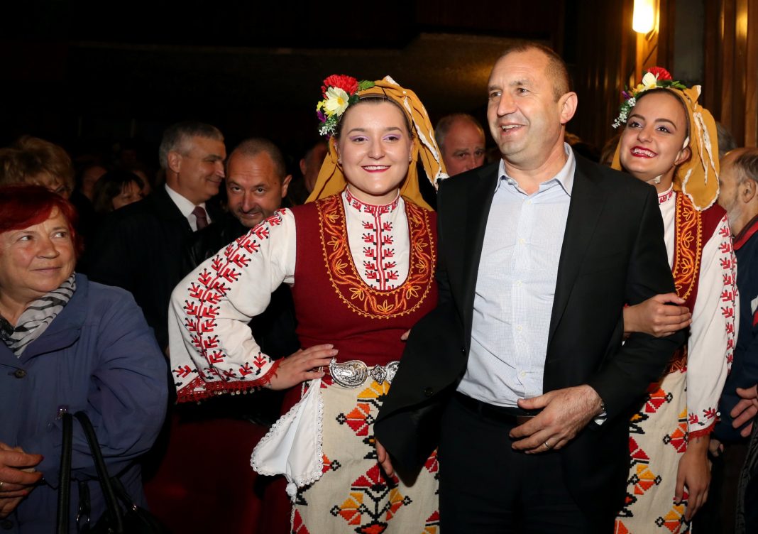 Președintele bulgar îl sfidează la Bruxelles pe Zelenski Președintele bulgar îl sfidează la Bruxelles pe Zelenski