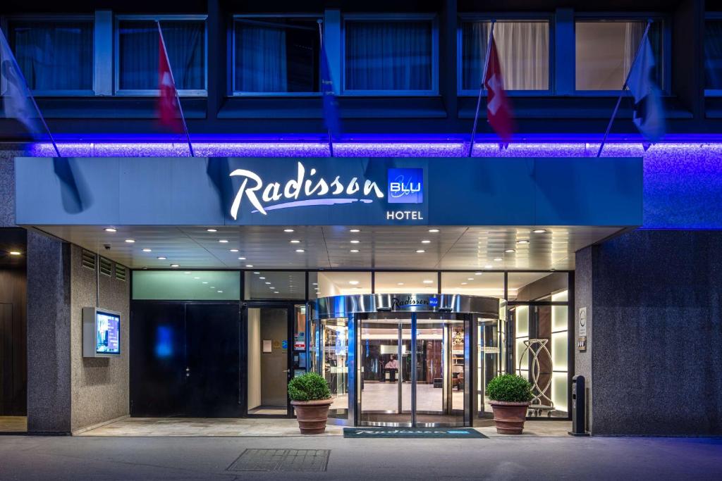 Mizerie de nedescris la un hotel de 5 stele din București: Curățenie de anul trecut,produse expirate vândute ca proaspete, micul dejun neconsumat se băga zilele următoare. Amenzi ridicole Mizerie de nedescris la un hotel de 5 stele din București: Curățenie de anul trecut,produse expirate vândute ca proaspete, micul dejun neconsumat se băga zilele următoare. Amenzi ridicole