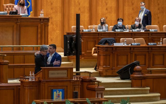 Fost purtător de cuvânt al STS: A cîştigat Simion azi încă un punct procentual? Oh, da. Chiar două.Românul majoritar, căruia i-au venit facturi uriaşe la energie şi care cumpără de la supermarket maximum 5 felii de salam, că salamul s-a scumpit ca naiba Fost purtător de cuvânt al STS: A cîştigat Simion azi încă un punct procentual? Oh, da. Chiar două.Românul majoritar, căruia i-au venit facturi uriaşe la energie şi care cumpără de la supermarket maximum 5 felii de salam, că salamul s-a scumpit ca naiba