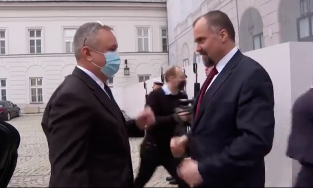 VIDEO/Polonezii i-au dat jos masca lui Ciucă VIDEO/Polonezii i-au dat jos masca lui Ciucă