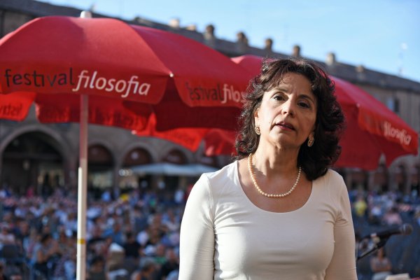 Filosoafa Donatella Di Cesare avertizează în La Stampa: Încetați vânătoarea de vrăjitoare rusești.Nu vrem ca teatrele, stadioanele, universitățile, piețele noastre să devină zone de război Filosoafa Donatella Di Cesare avertizează în La Stampa: Încetați vânătoarea de vrăjitoare rusești.Nu vrem ca teatrele, stadioanele, universitățile, piețele noastre să devină zone de război