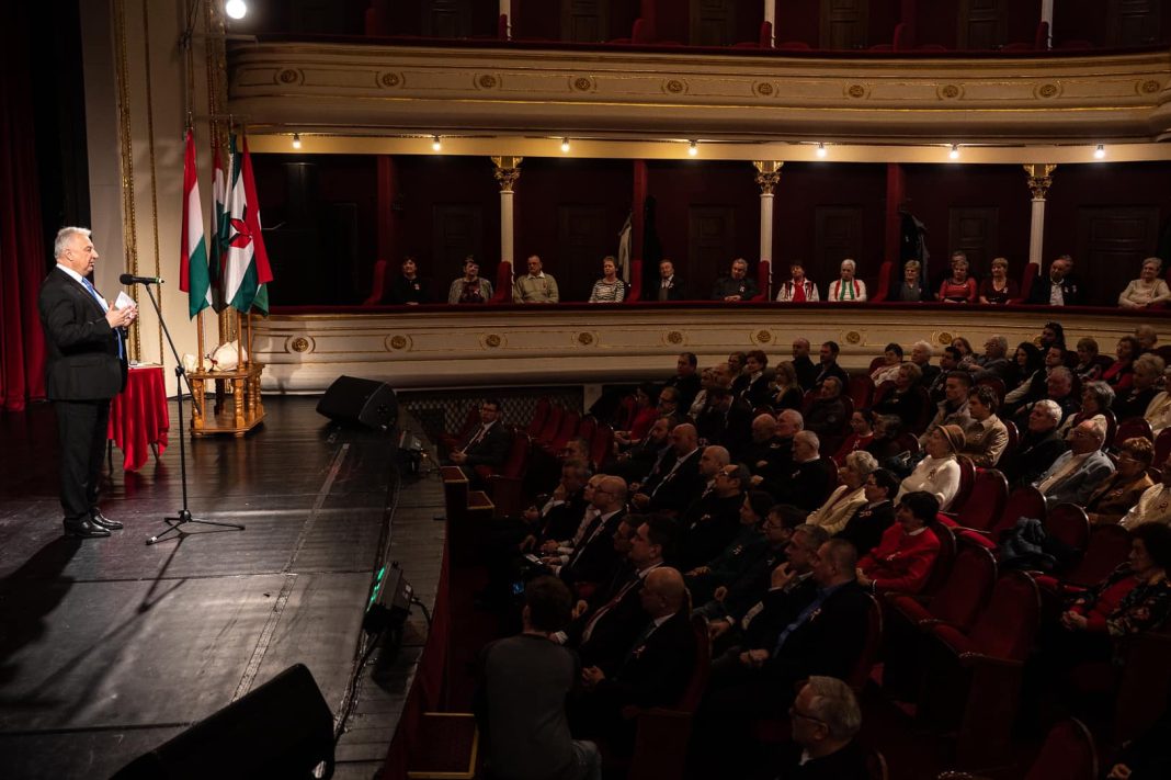 Vicepremierul maghiar la Satu Mare: Să te naşti maghiar în Bazinul Carpatic este o misiune pentru a păstra cultura, istoria, stilul de viaţă, modul de gândire şi limba. Nu vrem să fim o provincie într-un imperiu Vicepremierul maghiar la Satu Mare: Să te naşti maghiar în Bazinul Carpatic este o misiune pentru a păstra cultura, istoria, stilul de viaţă, modul de gândire şi limba. Nu vrem să fim o provincie într-un imperiu