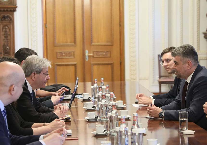 Ciolacu îi cere comisarului european Gentiloni acces la programe de finanţare europeană pentru a face faţă crizelor multiple cu care se confruntă România Ciolacu îi cere comisarului european Gentiloni acces la programe de finanţare europeană pentru a face faţă crizelor multiple cu care se confruntă România