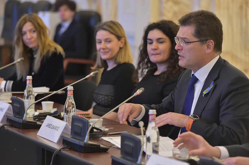 Comisarul european pentru gestionarea crizelor, chestionat de un deputat român despre flexibilizarea utilizării fondurilor de coeziune și dacă se ia în considerare adoptarea unui nou cadru temporar pentru a combate efectele economice rapid și pe termen scurt Comisarul european pentru gestionarea crizelor, chestionat de un deputat român despre flexibilizarea utilizării fondurilor de coeziune și dacă se ia în considerare adoptarea unui nou cadru temporar pentru a combate efectele economice rapid și pe termen scurt