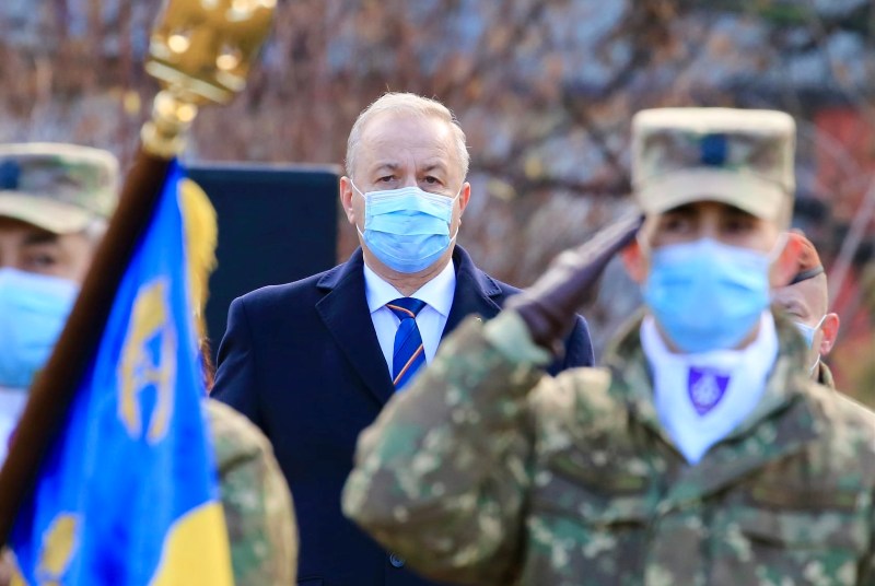 Ministrul Apărării Vasile Dîncu vorbește de cine poate ajunge pe frontul de război. Oficial autoritățile române au negat că România poate intra în război Ministrul Apărării Vasile Dîncu vorbește de cine poate ajunge pe frontul de război. Oficial autoritățile române au negat că România poate intra în război