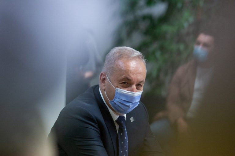 Ministrul Apărării Dîncu, desființat de Europa Liberă: Fiecare apariție televizată a domniei-sale lasă loc de interpretări Ministrul Apărării Dîncu, desființat de Europa Liberă: Fiecare apariție televizată a domniei-sale lasă loc de interpretări