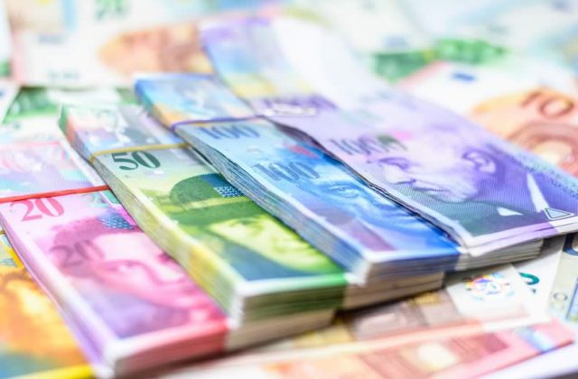 Francul elvețian peste euro Francul elvețian peste euro