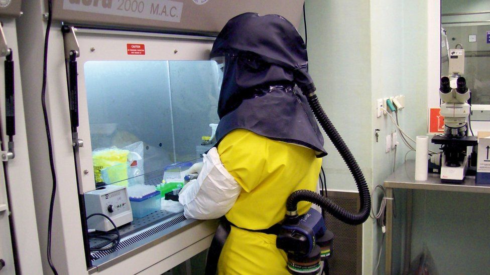 Șeful forțelor de apărare împotriva radiațiilor, chimice și biologice ale Armatei Ruse: Occidentul desfășoară proiecte în spațiul post-sovietic de transmitere a agenților patogeni de la animale la oameni Șeful forțelor de apărare împotriva radiațiilor, chimice și biologice ale Armatei Ruse: Occidentul desfășoară proiecte în spațiul post-sovietic de transmitere a agenților patogeni de la animale la oameni