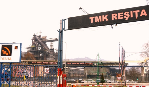 Cei 2.500 de salariaţi ai fabricilor TMK-Artrom de la Reşiţa şi Slatina nu şi-au primit salariile deoarece miliardarul rus care controlează grupul TMK a ajuns pe lista de sancţiuni a UE. Urmează întreruperea producţiei de oţel ţaglă în aproximativ două săptămâni Cei 2.500 de salariaţi ai fabricilor TMK-Artrom de la Reşiţa şi Slatina nu şi-au primit salariile deoarece miliardarul rus care controlează grupul TMK a ajuns pe lista de sancţiuni a UE. Urmează întreruperea producţiei de oţel ţaglă în aproximativ două săptămâni