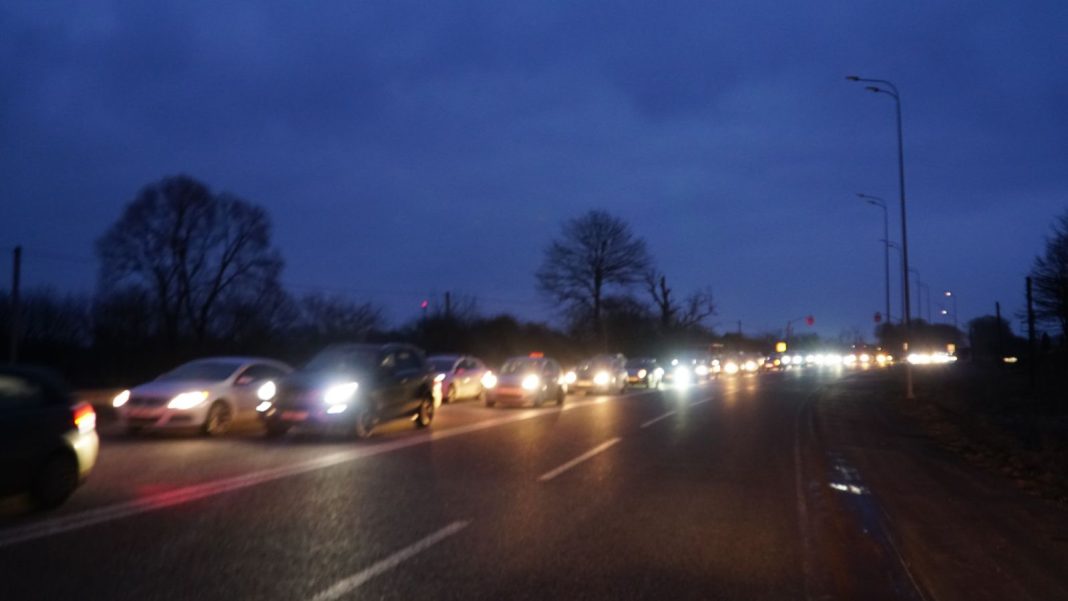 Stațiile de carburanți din Ucraina nu mai au benzină și motorină. Coloane de zeci de kilometri de maşini se îndreaptă dinspre Kiev, Harkov sau Dnipropetrovsk spre Vestul Ucrainei și Polonia Stațiile de carburanți din Ucraina nu mai au benzină și motorină. Coloane de zeci de kilometri de maşini se îndreaptă dinspre Kiev, Harkov sau Dnipropetrovsk spre Vestul Ucrainei și Polonia