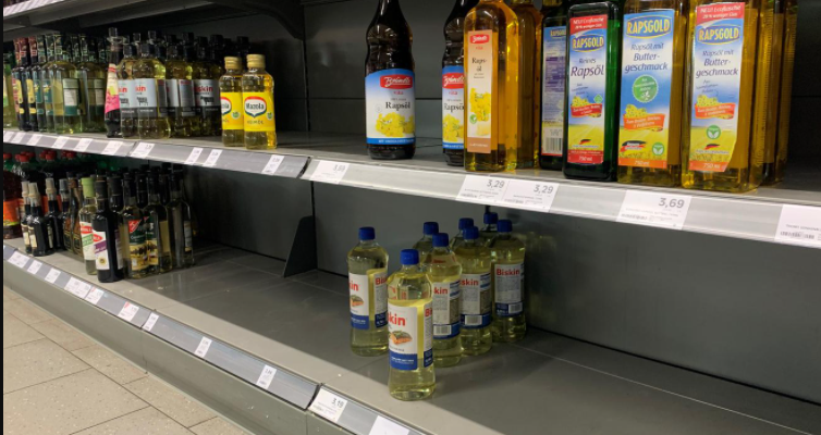 Nemții se bat la cozile pentru ulei Nemții se bat la cozile pentru ulei