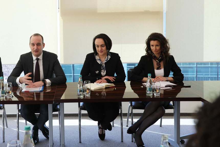 Ministrul Investiţiilor şi Proiectelor Europene, Dan Vîlceanu-întâlnire cu comisarul european pentru Economie: Autorităţile române sunt focusate pe implementarea PNRR şi posibile mici întârzieri nu vor pune în pericol realizarea reformelor şi investiţiilor asumate Ministrul Investiţiilor şi Proiectelor Europene, Dan Vîlceanu-întâlnire cu comisarul european pentru Economie: Autorităţile române sunt focusate pe implementarea PNRR şi posibile mici întârzieri nu vor pune în pericol realizarea reformelor şi investiţiilor asumate
