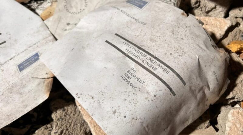 Voturi prin corespondență la alegerile de duminică din Ungaria găsite aruncate sau parțial arse lângă Târgu Mureș Voturi prin corespondență la alegerile de duminică din Ungaria găsite aruncate sau parțial arse lângă Târgu Mureș