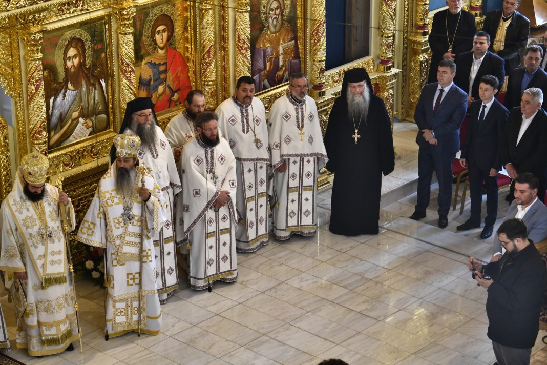Șeful CJ Mehedinți la Hramul Catedralei Episcopale din Drobeta Turnu Severin: ”Mă bucur că am putut contribui la eforturile de finalizare a picturii edificiului.” Șeful CJ Mehedinți la Hramul Catedralei Episcopale din Drobeta Turnu Severin: ”Mă bucur că am putut contribui la eforturile de finalizare a picturii edificiului.”