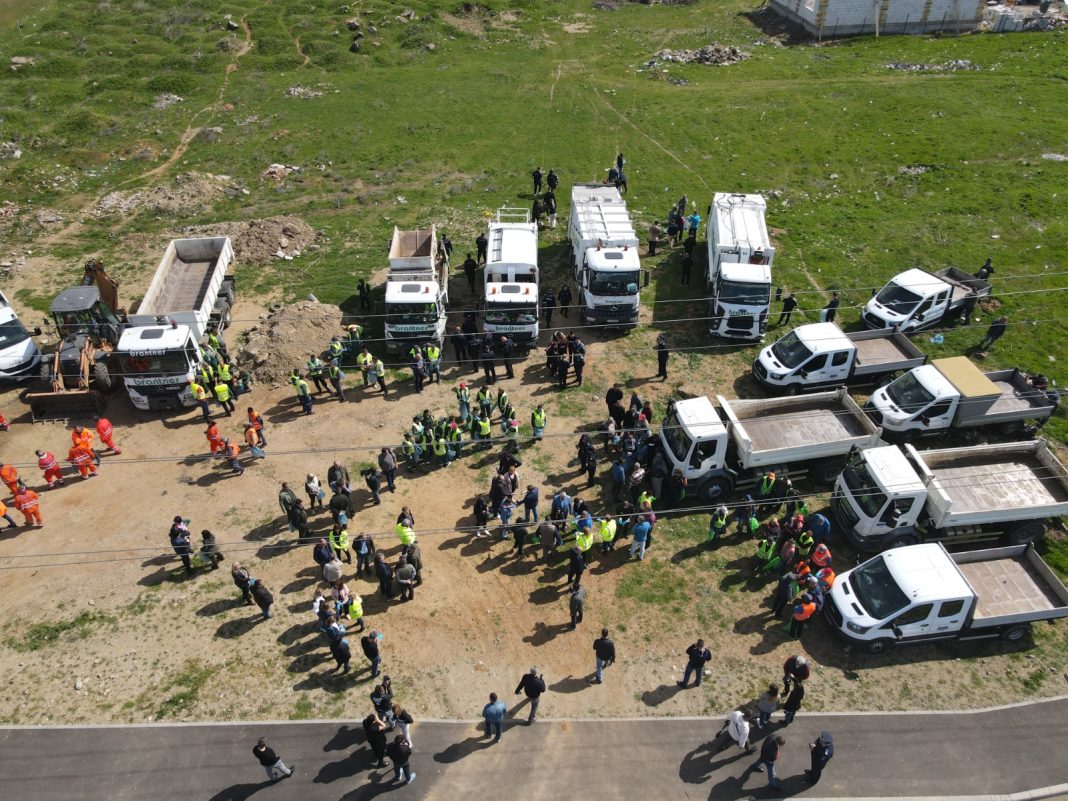 Mobilizare pentru curățenie la Drobeta Turnu Severin în cadrul campaniei “Curățăm România” Mobilizare pentru curățenie la Drobeta Turnu Severin în cadrul campaniei “Curățăm România”
