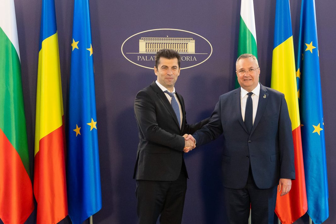 Premierul Ciucă anunță deschiderea unui nou punct de trecere a frontierei la Giurgiu-Ruse Premierul Ciucă anunță deschiderea unui nou punct de trecere a frontierei la Giurgiu-Ruse