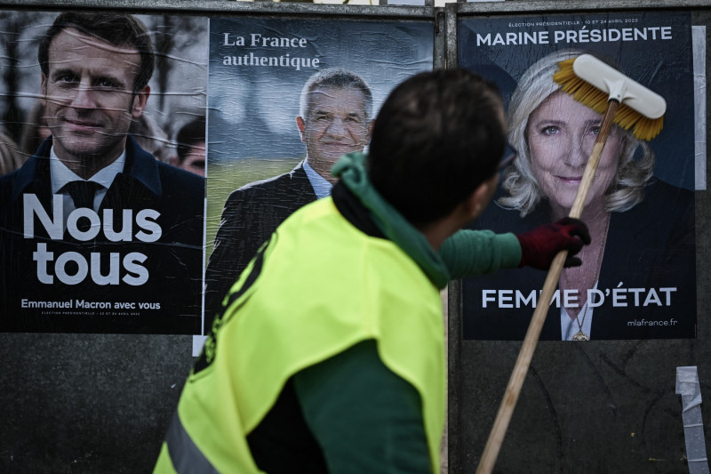 Le Pen l-a făcut la dublu pe Macron Le Pen l-a făcut la dublu pe Macron