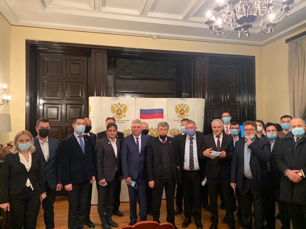 De ce USR nu îl sancționează pe primarul din Alba Iulia care a postat fotografii de la Ambasada Rusiei? De ce USR nu îl sancționează pe primarul din Alba Iulia care a postat fotografii de la Ambasada Rusiei?