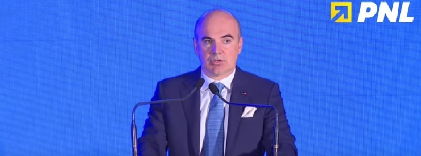 Rareș Bogdan: Scăderea deficitului este doar un artificiu contabil, un act de magie făcut pentru Bruxelles. E ca și când un șef de spital raportează că a redus cheltuielile cu 50%, vine ministrul de finanțe și-l întreabă: cum ai reușit? Am tăiat curentul, n-am plătit medicamentele Rareș Bogdan: Scăderea deficitului este doar un artificiu contabil, un act de magie făcut pentru Bruxelles. E ca și când un șef de spital raportează că a redus cheltuielile cu 50%, vine ministrul de finanțe și-l întreabă: cum ai reușit? Am tăiat curentul, n-am plătit medicamentele