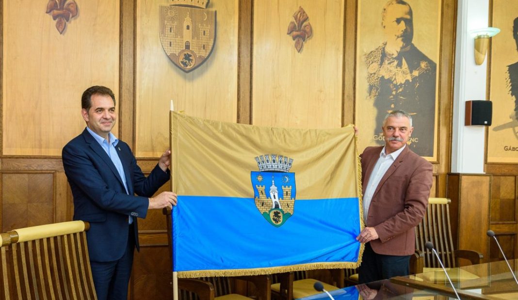 Curtea de Apel Braşov a anulat Hotărârea Guvernului privind aprobarea modelului pentru steagul municipiului Sfântu Gheorghe Curtea de Apel Braşov a anulat Hotărârea Guvernului privind aprobarea modelului pentru steagul municipiului Sfântu Gheorghe