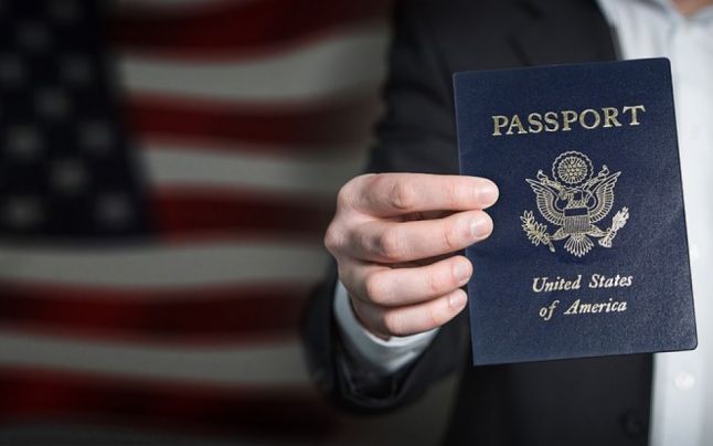 Ucrainienii cu dublă cetățenie occidentală trebuie să plătească ca să iasă din Ucraina. Povestea unui cetățean cu cetățenie britanică și ucraineană care a plătit 9000 de euro ca să fugă prin munți Ucrainienii cu dublă cetățenie occidentală trebuie să plătească ca să iasă din Ucraina. Povestea unui cetățean cu cetățenie britanică și ucraineană care a plătit 9000 de euro ca să fugă prin munți