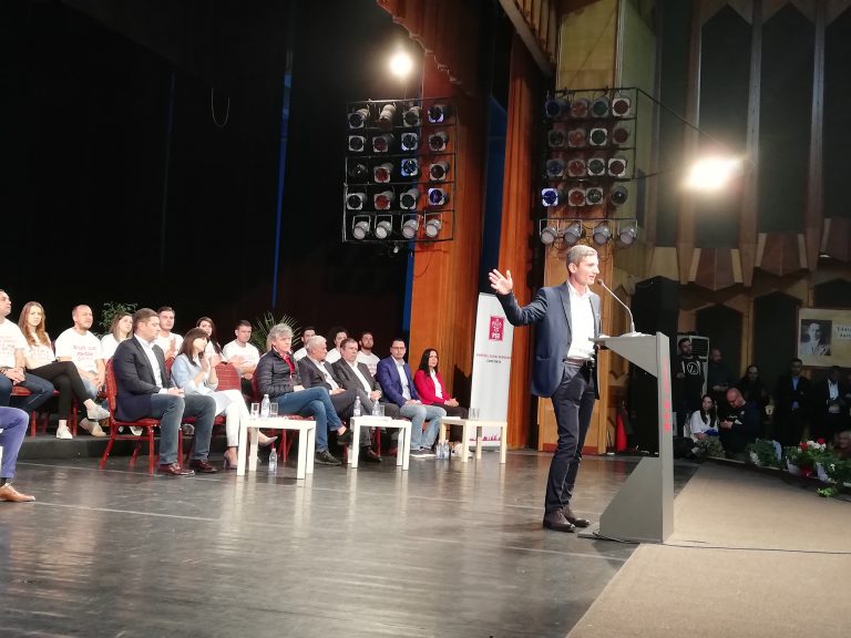 Fost apropiat al lui Radu Mazăre și Rafila, un pesedist uns șef peste uleiul de la Argus Fost apropiat al lui Radu Mazăre și Rafila, un pesedist uns șef peste uleiul de la Argus