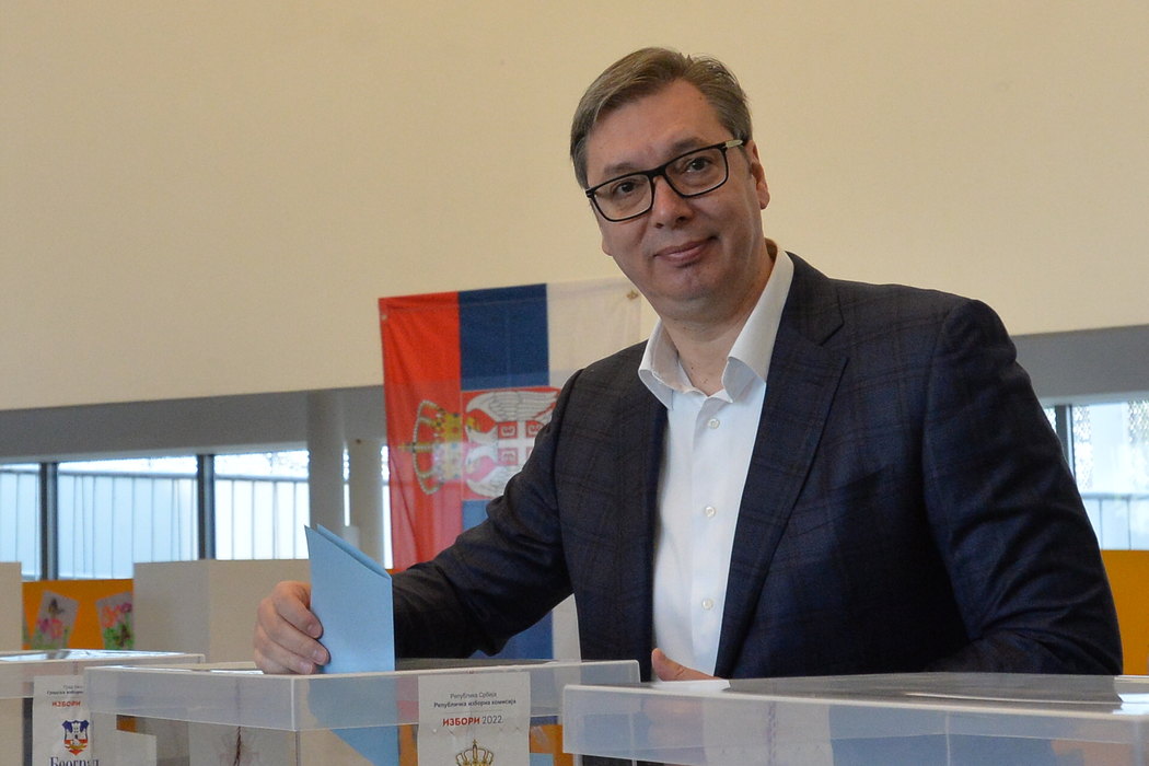 Vučić anunță că va forma guvernul cu Uniunea maghiarilor din Voivodina. El a câștigat prezidențialele din primul tur cu 59%, dar partidul său a obținut doar 44% Vučić anunță că va forma guvernul cu Uniunea maghiarilor din Voivodina. El a câștigat prezidențialele din primul tur cu 59%, dar partidul său a obținut doar 44%