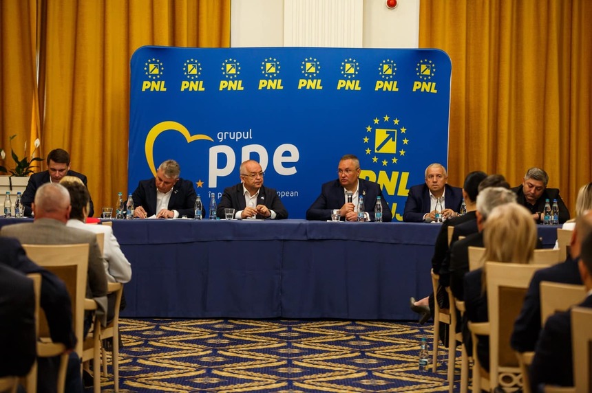 Ciucă despre PNL Cluj: O filială fruntaşă a PNL, cu reprezentanţi în administraţie care sunt un model de urmat pentru toată ţara! Sunt mândru să constat că, acolo unde avem administraţie liberală, lucrurile funcţionează, iar cetăţenii văd rezultatele! Ciucă despre PNL Cluj: O filială fruntaşă a PNL, cu reprezentanţi în administraţie care sunt un model de urmat pentru toată ţara! Sunt mândru să constat că, acolo unde avem administraţie liberală, lucrurile funcţionează, iar cetăţenii văd rezultatele!