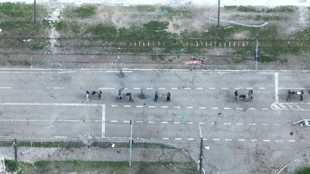 Moscova acuză Kievul: Nu vrea să ia de la noi prizonieri vii, ci numai morți Moscova acuză Kievul: Nu vrea să ia de la noi prizonieri vii, ci numai morți