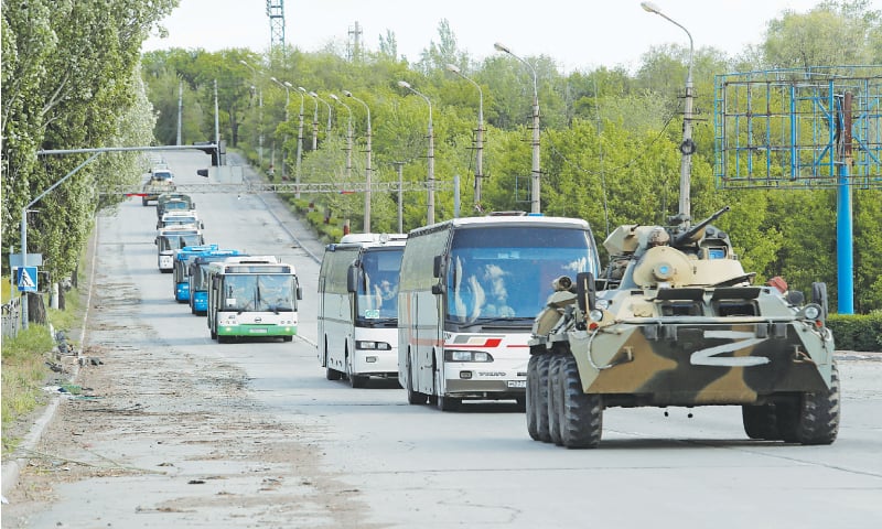 The New York Times: Rușii controlează peste 500 de mile de la Lugansk în est până la Herson la Marea Neagră. Liberation: Mariupol era ultimul bastion care împiedica joncțiunea trupelor venite din Crimeea anexată cu cele ale autoproclamatelor republici separatiste Donbass. Un alt mare avantaj militar al acestei victorii este că Rusia deține acum controlul total asupra Mării Azov, care a devenit de facto o mare interioară a Rusiei The New York Times: Rușii controlează peste 500 de mile de la Lugansk în est până la Herson la Marea Neagră. Liberation: Mariupol era ultimul bastion care împiedica joncțiunea trupelor venite din Crimeea anexată cu cele ale autoproclamatelor republici separatiste Donbass. Un alt mare avantaj militar al acestei victorii este că Rusia deține acum controlul total asupra Mării Azov, care a devenit de facto o mare interioară a Rusiei