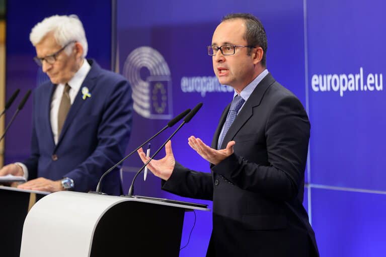 Cristian Bușoi pentru Politico, în contextul discuției despre Industrial Deal: Un Acord Industrial este esențial pentru a echilibra ambițiile ecologice cu nevoile economice Cristian Bușoi pentru Politico, în contextul discuției despre Industrial Deal: Un Acord Industrial este esențial pentru a echilibra ambițiile ecologice cu nevoile economice