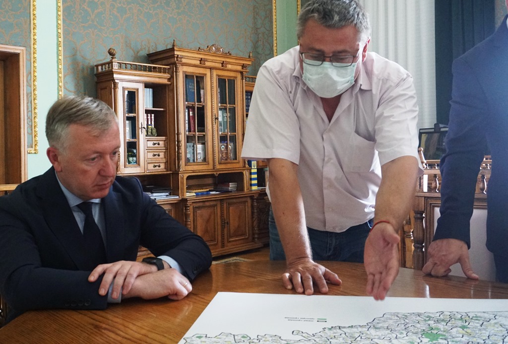 Șefii administrației din Cernăuți au șutit ajutoarele internaționale, inclusiv pentru Bucea: Ambulanțele sunt folosite pentru afaceri private Șefii administrației din Cernăuți au șutit ajutoarele internaționale, inclusiv pentru Bucea: Ambulanțele sunt folosite pentru afaceri private