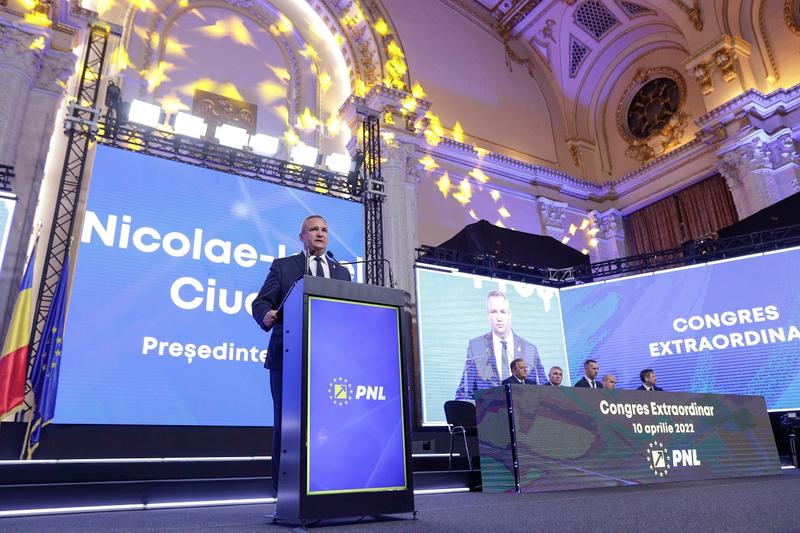 Premierul Ciucă: Încrederea de care astăzi se bucură Armata în societatea românească şi prestigiul României în rândul partenerilor internaţionali sunt datorate celor care au cinstit şi onorează drapelul în teatrele de operaţii, în misiuni internaţionale şi în cele desfăşurate pe teritoriul naţional Premierul Ciucă: Încrederea de care astăzi se bucură Armata în societatea românească şi prestigiul României în rândul partenerilor internaţionali sunt datorate celor care au cinstit şi onorează drapelul în teatrele de operaţii, în misiuni internaţionale şi în cele desfăşurate pe teritoriul naţional